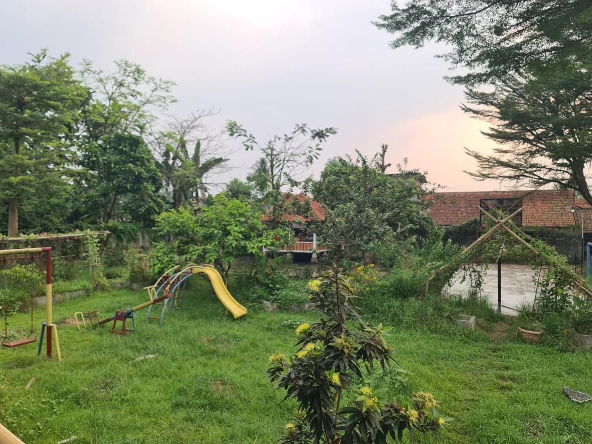 Kampung Istal Villa Pamijahan Bogor Esterno foto